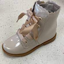 Girl's Scalloped Boot
